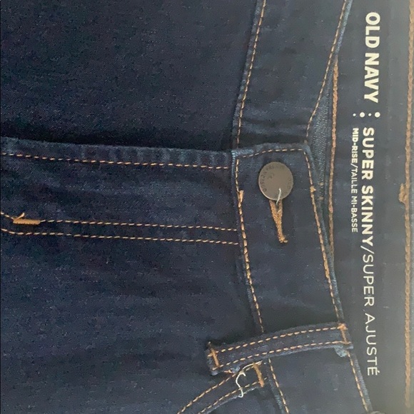 2 Pairs of Old Navy Super Skinny MidRise - Standard length 28" & Cropped 26" - Picture 3 of 9